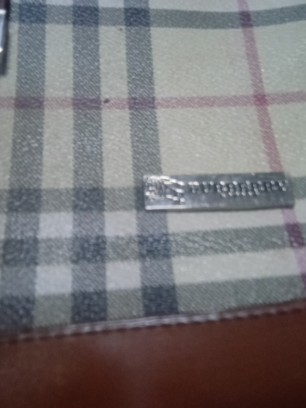 Burberry Beige Plaid Shoulder Bag with Brown Trim - Picture 2 of 6